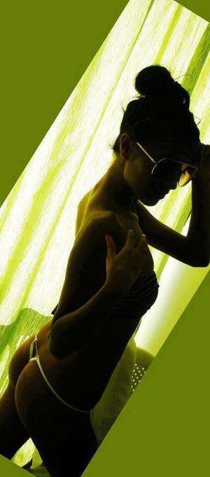 Meet Lesly (21) from Illinois | No-Strings Adult Dating