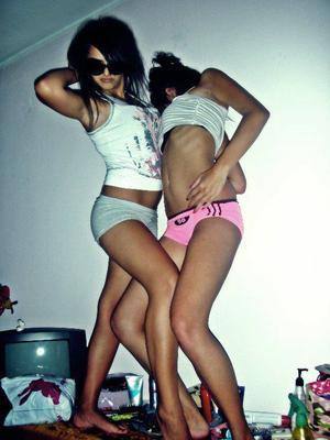 Chat with Sylvia (19) | Hawaii Hookups Available Now