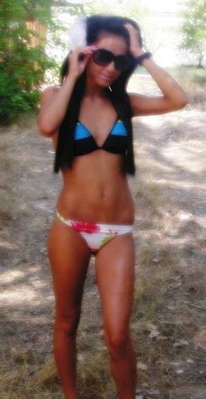 Carolyn (25) in Norwich, CT, adult profile photo