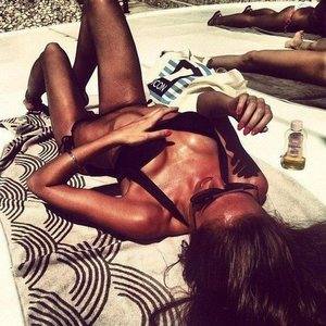 Chat with Isla (21) | Illinois Hookups Available Now