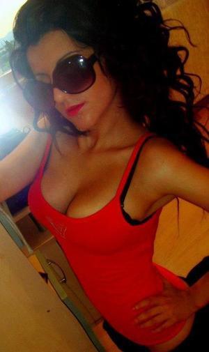 Ivelisse from Laquey, Missouri is looking for adult webcam chat