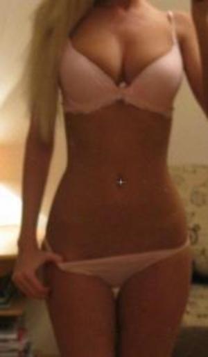 Tashia from Connecticut is looking for adult webcam chat