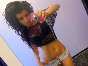 Dusti from Milledgeville, Tennessee is looking for adult webcam chat