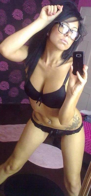 Nyla from Almont, Michigan is looking for adult webcam chat