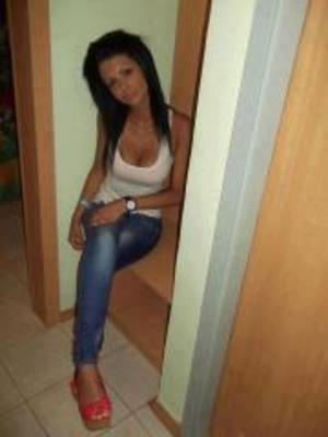 Larisa from Marion, Kentucky is interested in nsa sex with a nice, young man