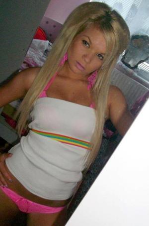 Shakia from  is looking for adult webcam chat