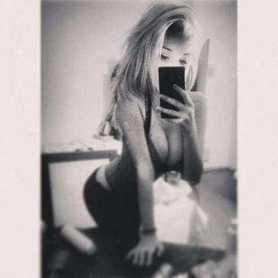 Oralee from Hyde Park, Vermont is looking for adult webcam chat