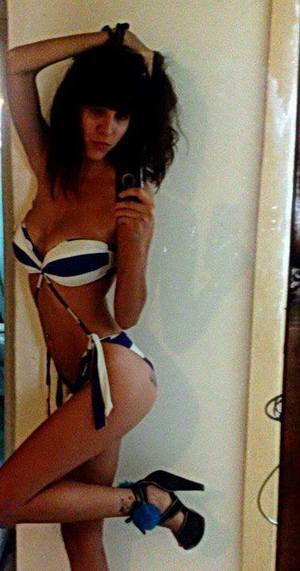 Vicenta from Woodville, Wisconsin is looking for adult webcam chat