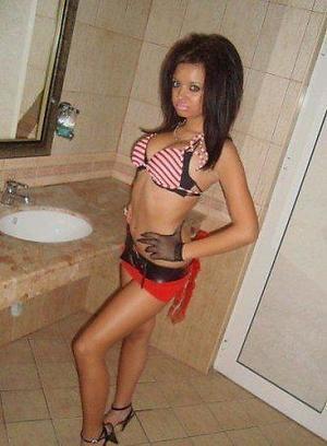 Cleta from Phoenix, Oregon is looking for adult webcam chat